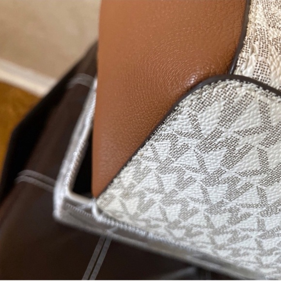 Michael Kors Charlotte Large Logo and Leather Top Zip Tote Bag - Picture 5 of 10